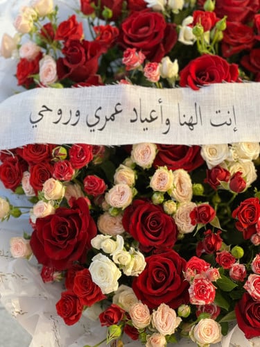 بوكية عملاق مع شريطه