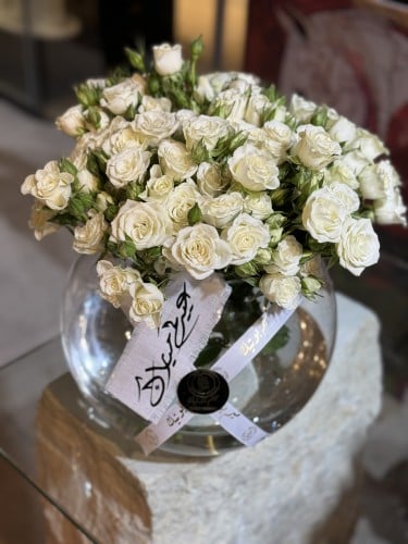 فازة ورد مع شريطه