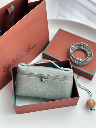 حقائب Loro Piana