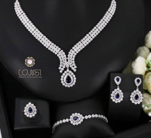 طقم فخم للمناسبات مصاغ من الفضة