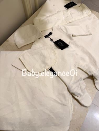 طقم مواليد قوتشي ( بيج )