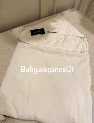 طقم مواليد قوتشي ( بيج )