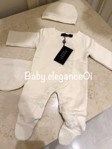 طقم مواليد قوتشي ( بيج )