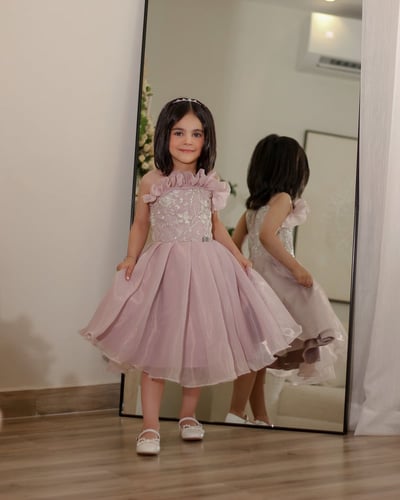 فستان وردي بشك مميز