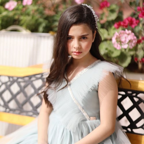 فستان تيفاني بتفاصيل شك