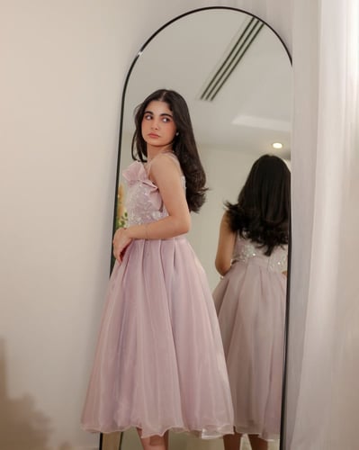 فستان وردي بشك مميز