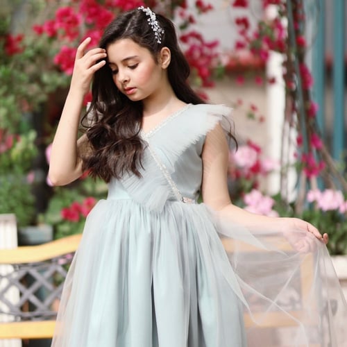 فستان تيفاني بتفاصيل شك