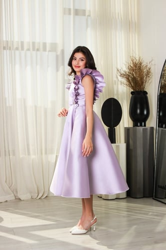 فستان موف بـ تفاصيل ورد