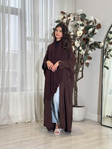 عبايه بشت بـ لون مميز