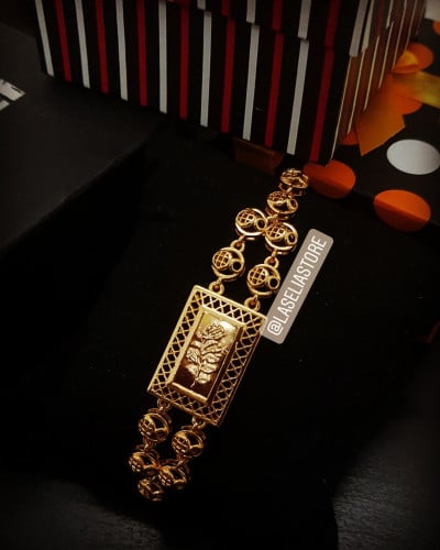 أسورة يد نسائية وردة محاطة ببرواز لون الذهب الثابت