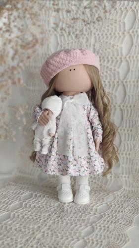 الدمية أمل كبير