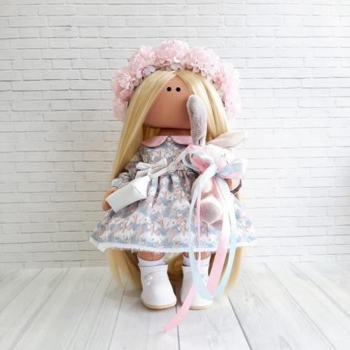 دمية كيان بشعر اشقر