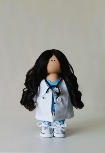 دمية الدكتورة