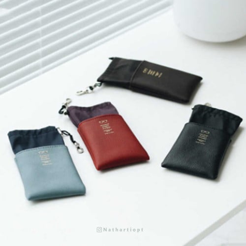 حقيبة نظارة بربطة من الجلد