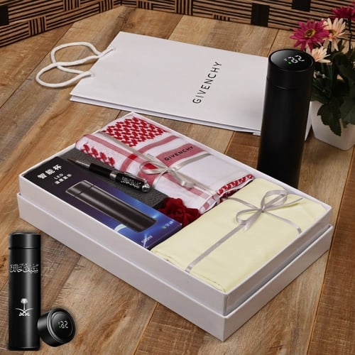 بكس رجالي ماركة جفنشي