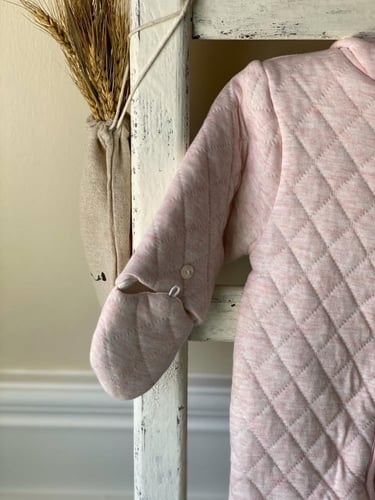 جاكيت كامل دافئ للرضع باللون الورديِ .