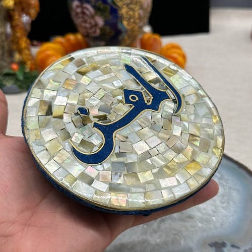 تحف للمكتب من الصدف الطبيعي وحجر اللازورد اسم من ا...