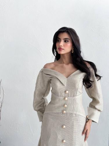 فستان ذهبي بقصة مبتكره