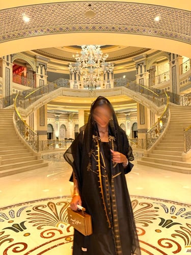 طرحة اليوم الوطني من التل مزينة بالشك اليدوي