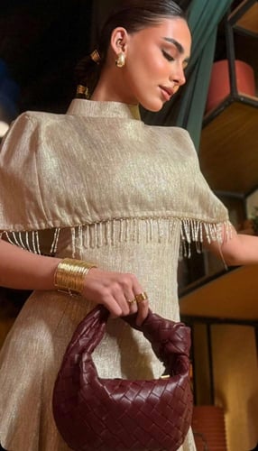 فستان باللون