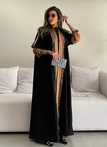 عباية عسيرية بتطريز تراثي راقي