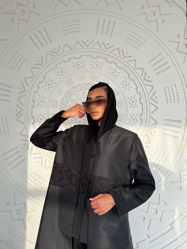 عباية بقصة رسمية مكونه من قطعتين متصله