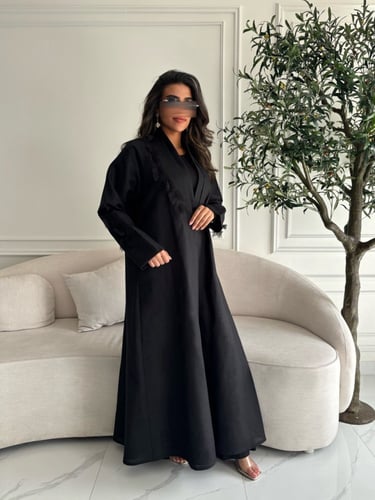 عباية لنن مزينة بالفراشات بقماش من التل