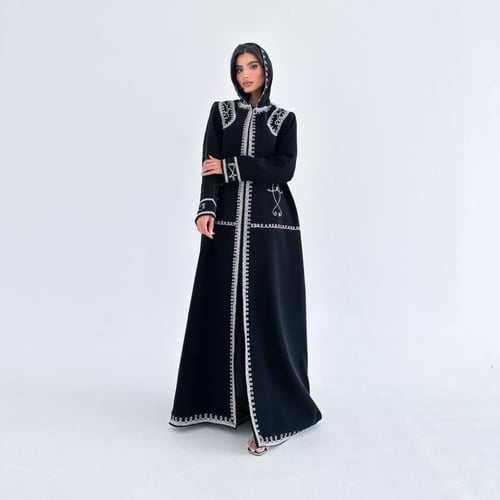عباية بطراز مغربي .