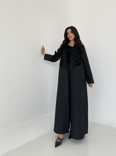 عباية جاكار مع مخمل مطرز