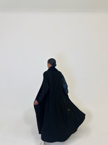 عباية شتوية بأكمام عصرية