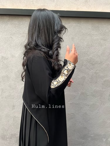 عباية بقصة أكمام راقية مزينة بكلف مطرزة ABD