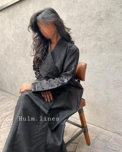 عباية مطرزة من قماشي الشانتون و التفتة