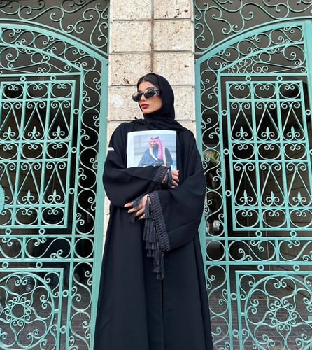 عباية كريب بأكمام واسعة مزينة بالهدب