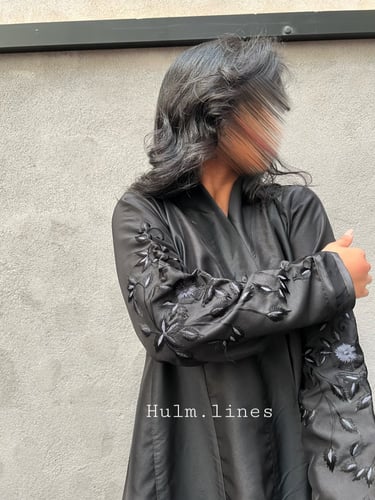 عباية مطرزة من قماشي الشانتون و التفتة