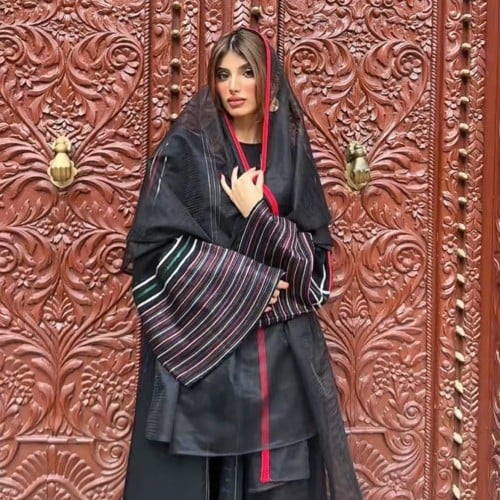 عباية عسيرية بتطريز تراثي راقي