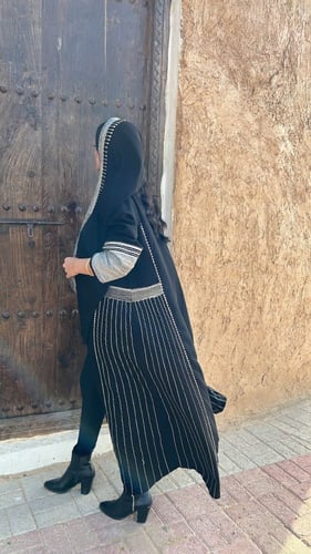 عبايه عسيرية راقية بتطريز تراثي فضي