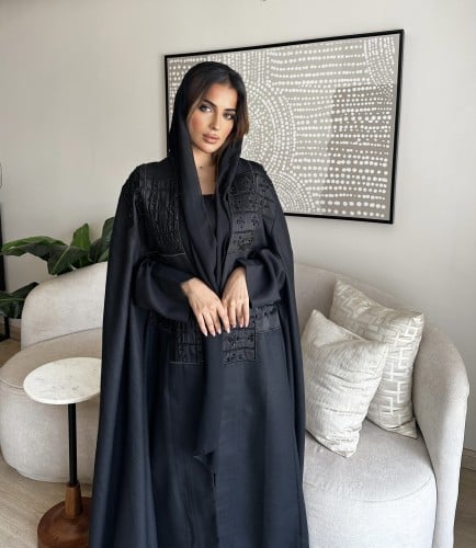 ‏عباية كيب لنن هندي مع جاكار مزينه بالشك ومطرزه