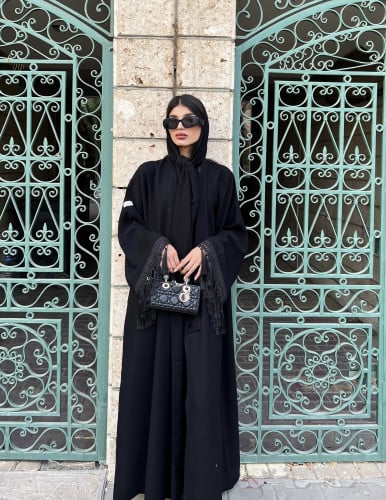 عباية كريب بأكمام واسعة مزينة بالهدب