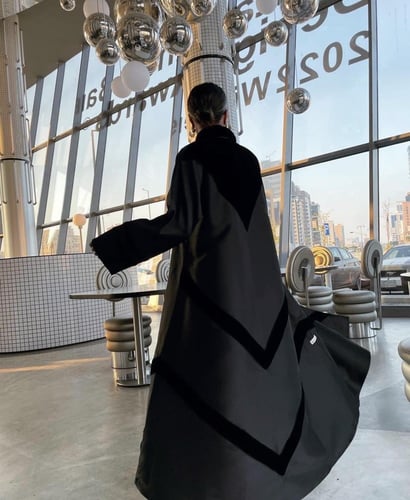 عباية نصف كلوش بتصميم شتوي راقي