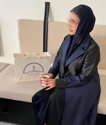 عباية بليزر بتصميم عملي و أنيق