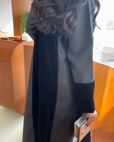 عباية شتوية بتصميم أنيق من المخمل و التفتة الكريب