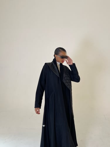 عباية شتوية بياقة أنيقة