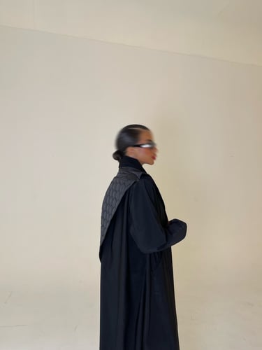 عباية شتوية بياقة أنيقة