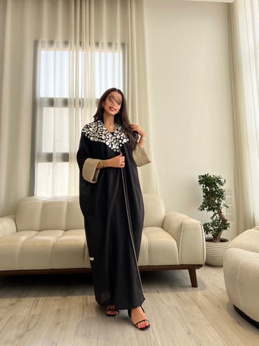 عباية لنن مطرزه بازرار صدف ملاحظة : العباية عند ال...