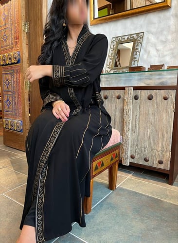 عباية عسيريه مطرزة باللون النحاسي