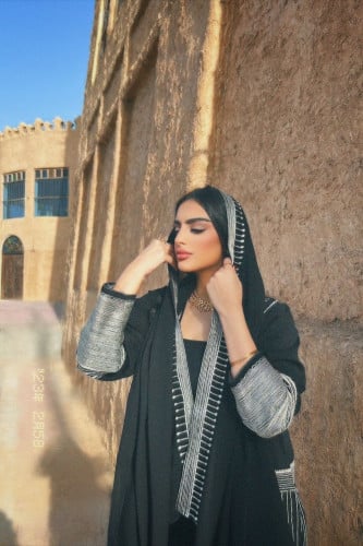 عبايه عسيرية راقية بتطريز تراثي فضي