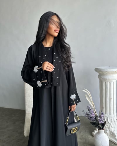 عباية كريب بلاك بيري بتصميم نصف كلوش