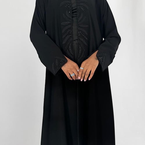 عباية بتدخيلات شك خرز أسود مع ورود