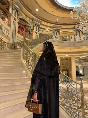 طرحة اليوم الوطني من التل مزينة بالشك اليدوي