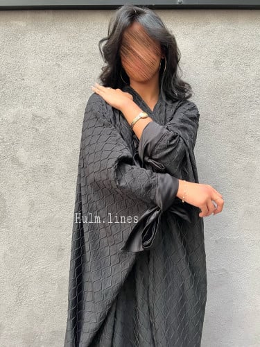 عباية من الكريب المشجر بتصميم بشت لف و اكمام من ال...